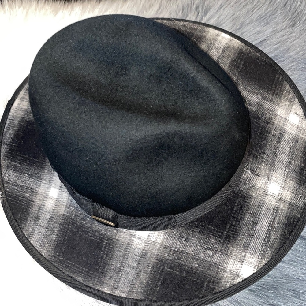 NWT Hat Fall / Winter - women's adjustable black with white plaid felt with tag